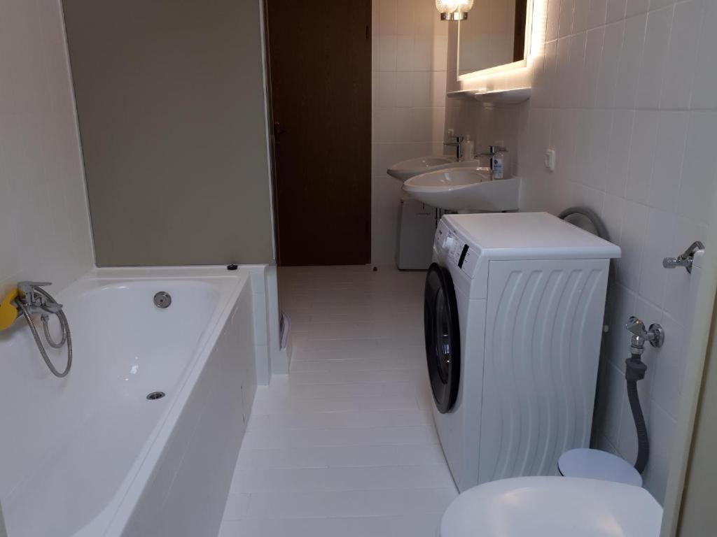 Karl-Stieler-Str. One Room In A 2 Room Appartment ; Lot Space Bruckmuhl Exterior photo