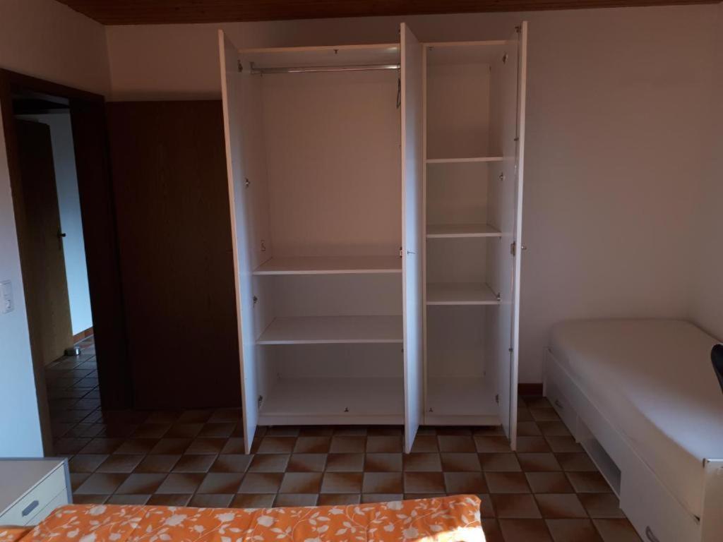 Karl-Stieler-Str. One Room In A 2 Room Appartment ; Lot Space Bruckmuhl Exterior photo